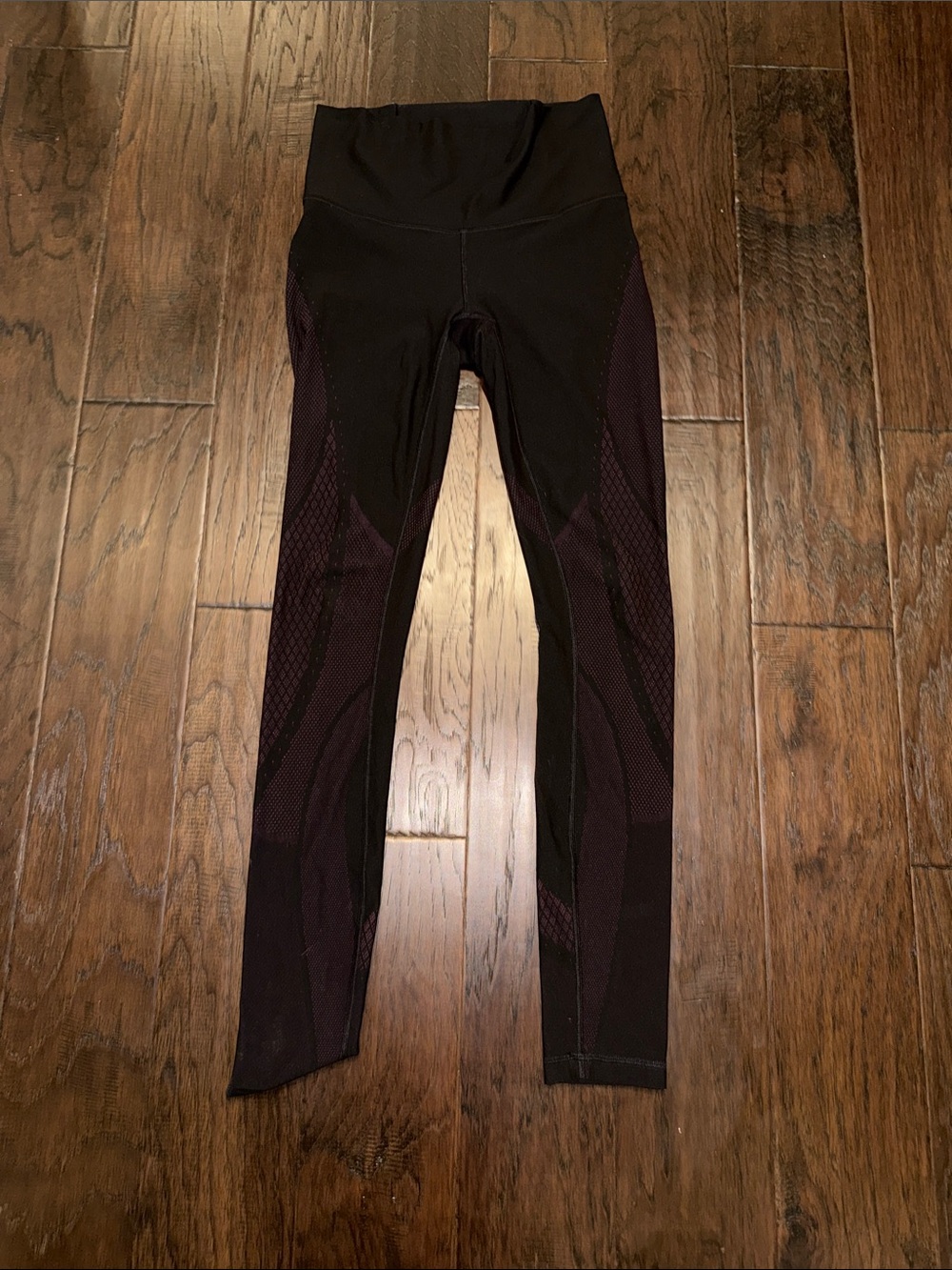 Lululemon High-Waist Active Leggings in Black and Deep Plum Size 6